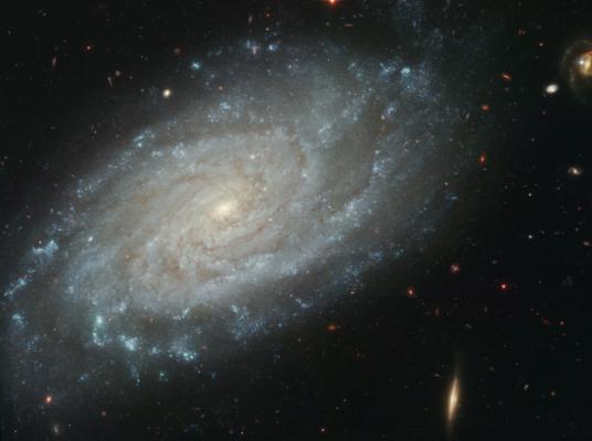 galaxie foarte frumoasa ra 10 47 04 dec +17 16 22 constelatia leu 98M ani lumina distanta