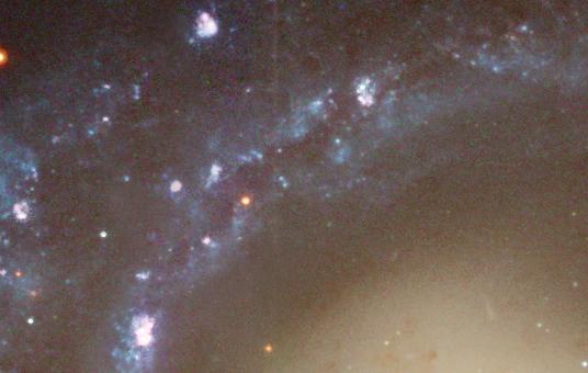 galaxie inelara ra 6 43 17 dec -74 14 22 constelatia volans 300M ani lumina distanta - aceasta imagine este o parte din imaginea intreaga in marime naturala cu maximum de detaliu