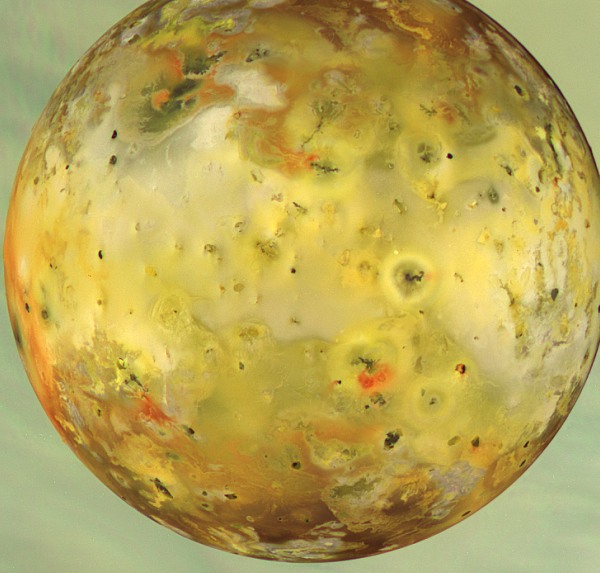 Io, luna lui Jupiter, cea mai vulcanic activ din sistemul solar