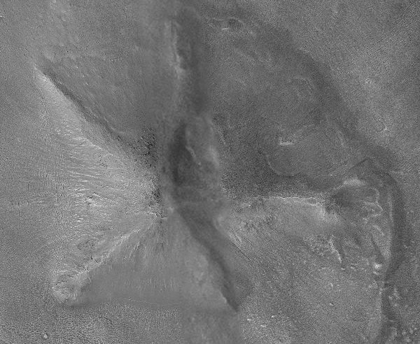 piramida mare cu 5 laturi din regiunea Cydonia, planeta Marte