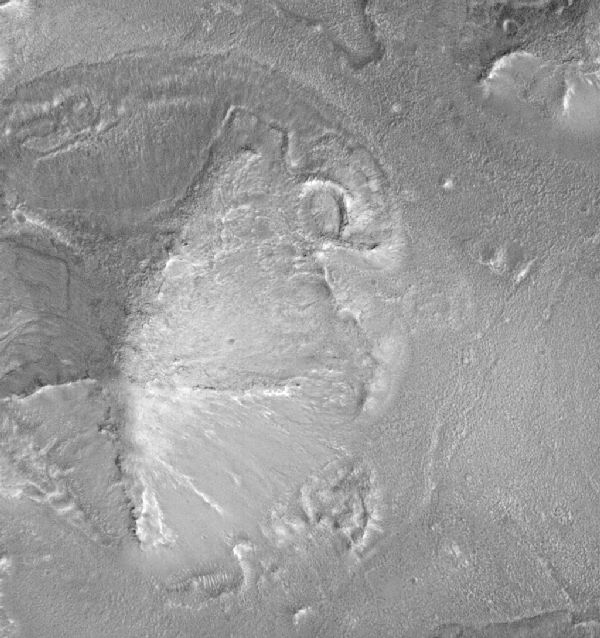 piramida mica cu 5 laturi din regiunea Cydonia, planeta Marte