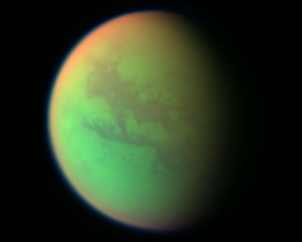 Titan, cea mai mare luna a lui Saturn